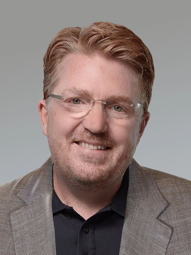 portrait of Kelly O'Keefe